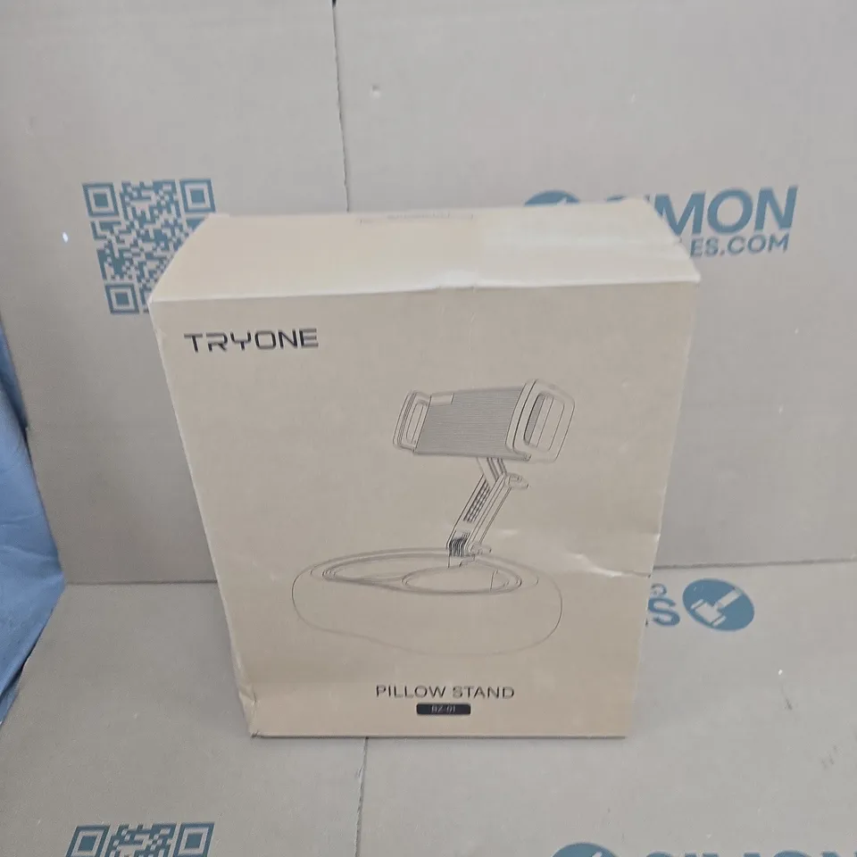 TRYONE PILLOW STAND – BOXED