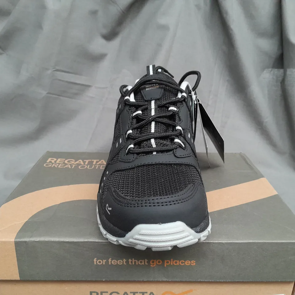 BOXED REGATTA LADY VENDEAVOUR WATERPROOF + BREATHABLE TRAINERS IN BLACK - WOMENS SIZE UK 7