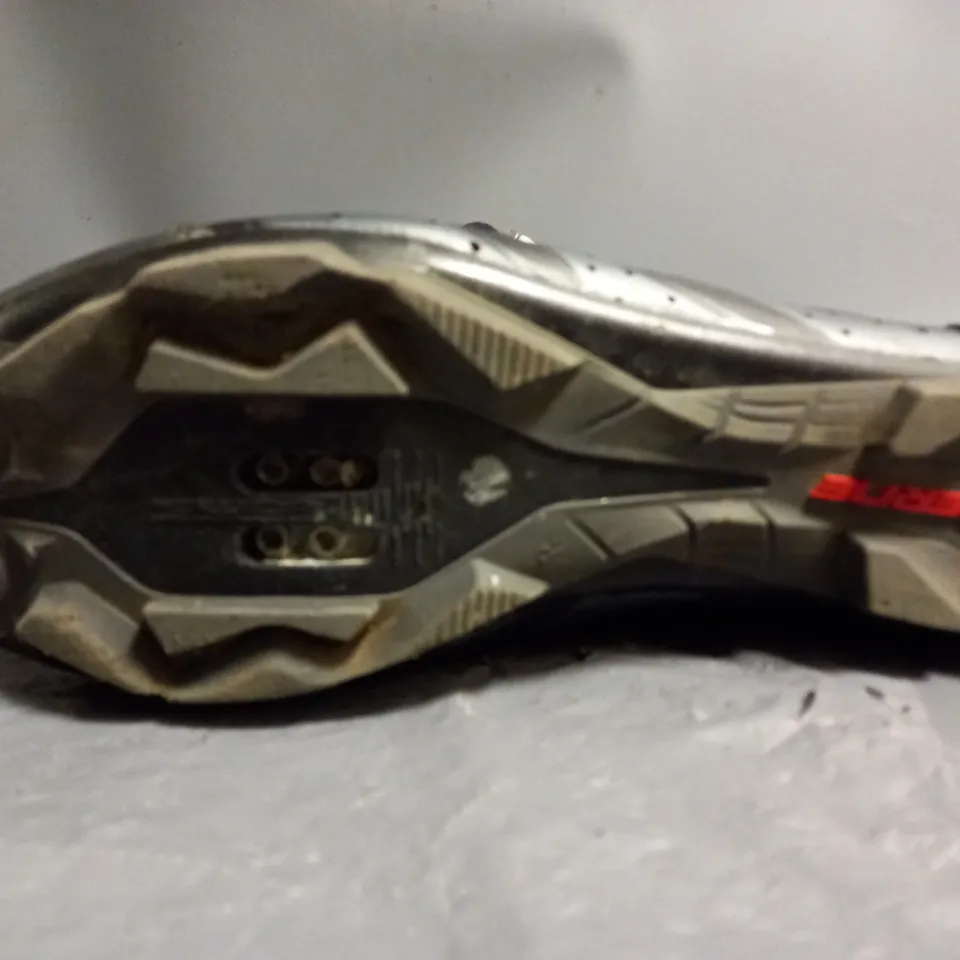 GAERNE  BIKE CLEATS IN BLACK SIZE 44