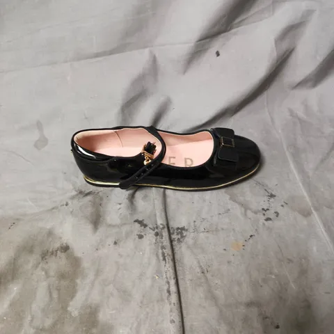 TED BAKER BLACK SHOES WITH GOLD, UK SIZE 2. UNBOXED