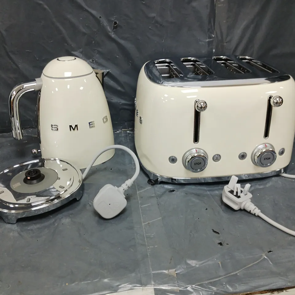 SMEG 50'S STYLE KETTLE KLF03CRUK AND 4-SLICE TOASTER - CREAM