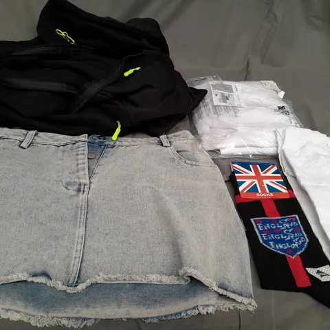 BOX OF APPROXIMATELY 25 ASSORTED CLOTHING ITEMS TO INCLUDE - SOCKS , HOODIE , SHORTS ETC