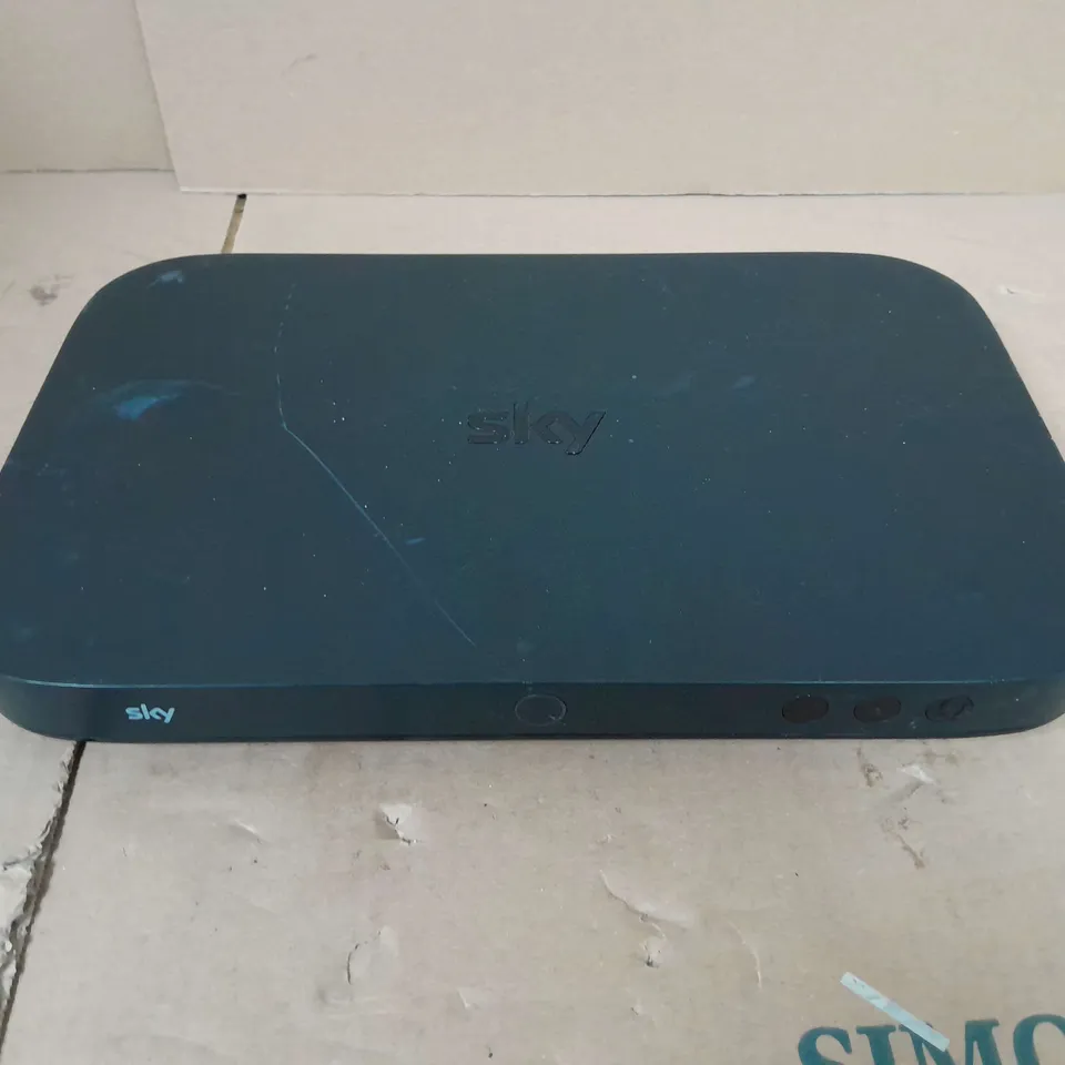 SKY Q BOX