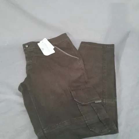 LACOSTE CARGO JEANS IN DARK BROWN SIZE 44