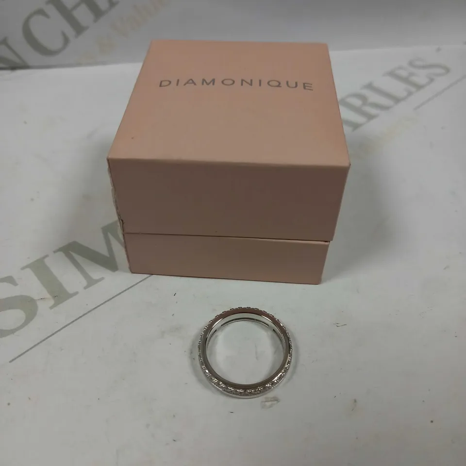 DIAMONIQUE SILVER STONE EDGED RING	