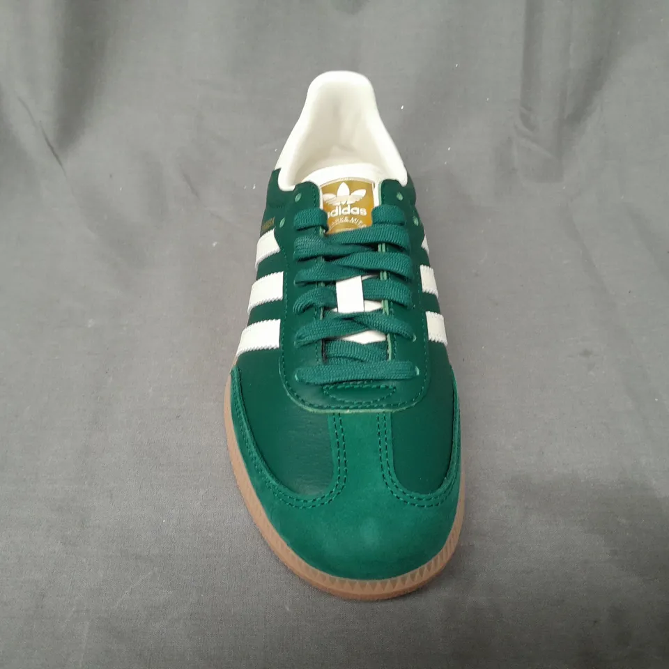 BOXED PAIR OF ADIDAS SAMBA OG SHOES IN GREEN/WHITE UK SIZE 5