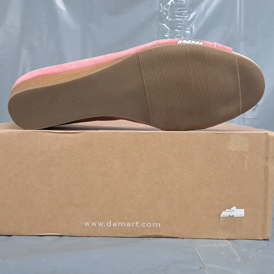 BOXED PAIR OF DAMART PEEP TOE LOW WEDGE SHOES IN PINK/SILVER SIZE 7
