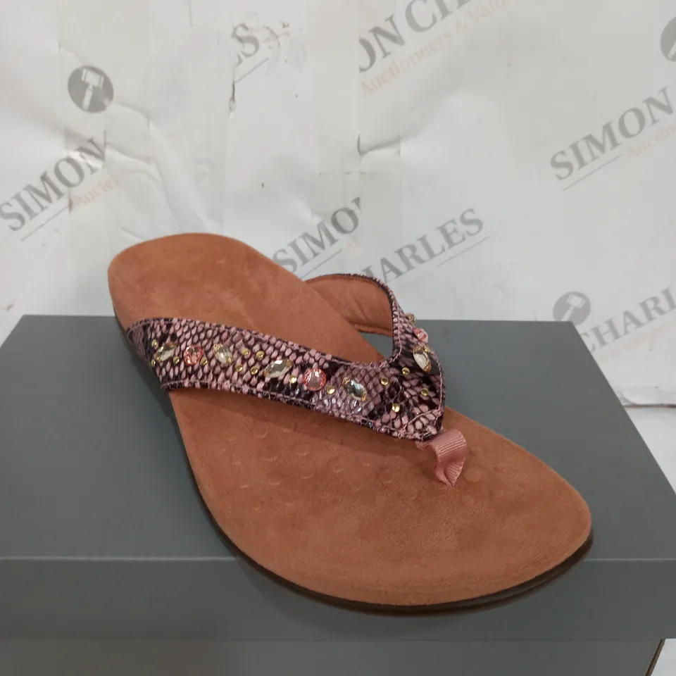 BOXED PAIR OF VIONIC SLIDER SANDALS  SIZE 6