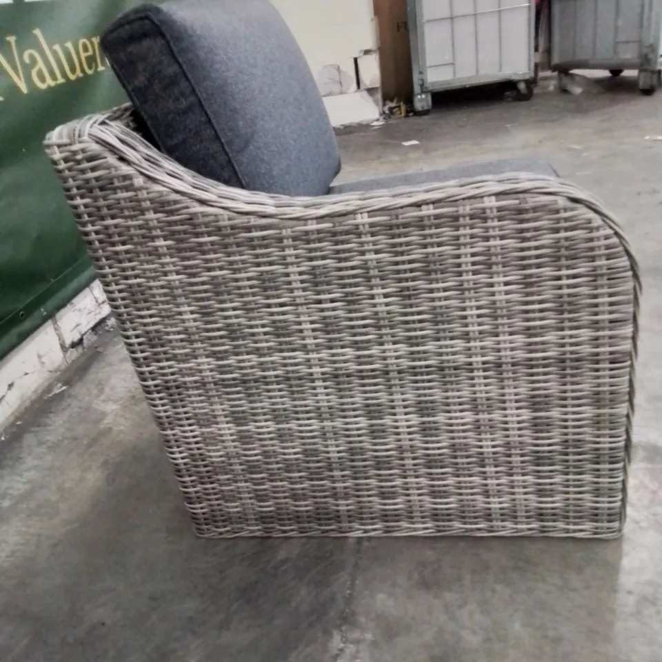 BOXED CURVED ARM RIGHT CORNER CHAIR - LIGHT GREY 