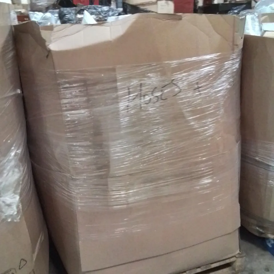 PALLET CONTAINING A LARGE QUANTITY OF HOSES 