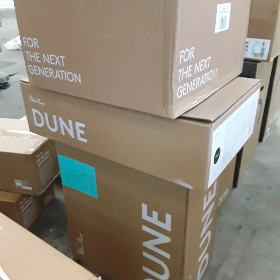 BOXED SILVER CROSS DUNE CHASSIS & SEAT, COMPACT FOLDING CARRYCOT & ULTIMATE PACK - SPACE (3 BOXES)