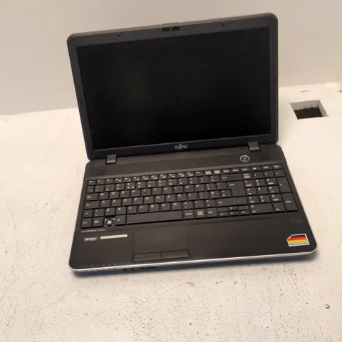 FUJITSU LIFEBOOK A512 LAPTOP – UK, BLACK, INTEL CORE I3-3110M, 4GB RAM