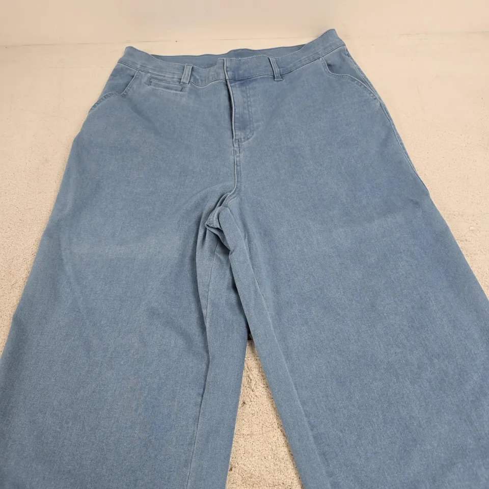 D&C DENIM & COMPANY WIDE-LEG CROP JEANS – INDIGO WASH, SIZE LARGE 