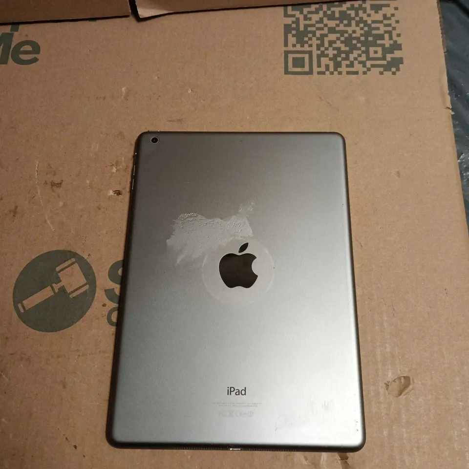 UNBOXED APPLE IPAD 1ST GEN 9.7" - SILVER 