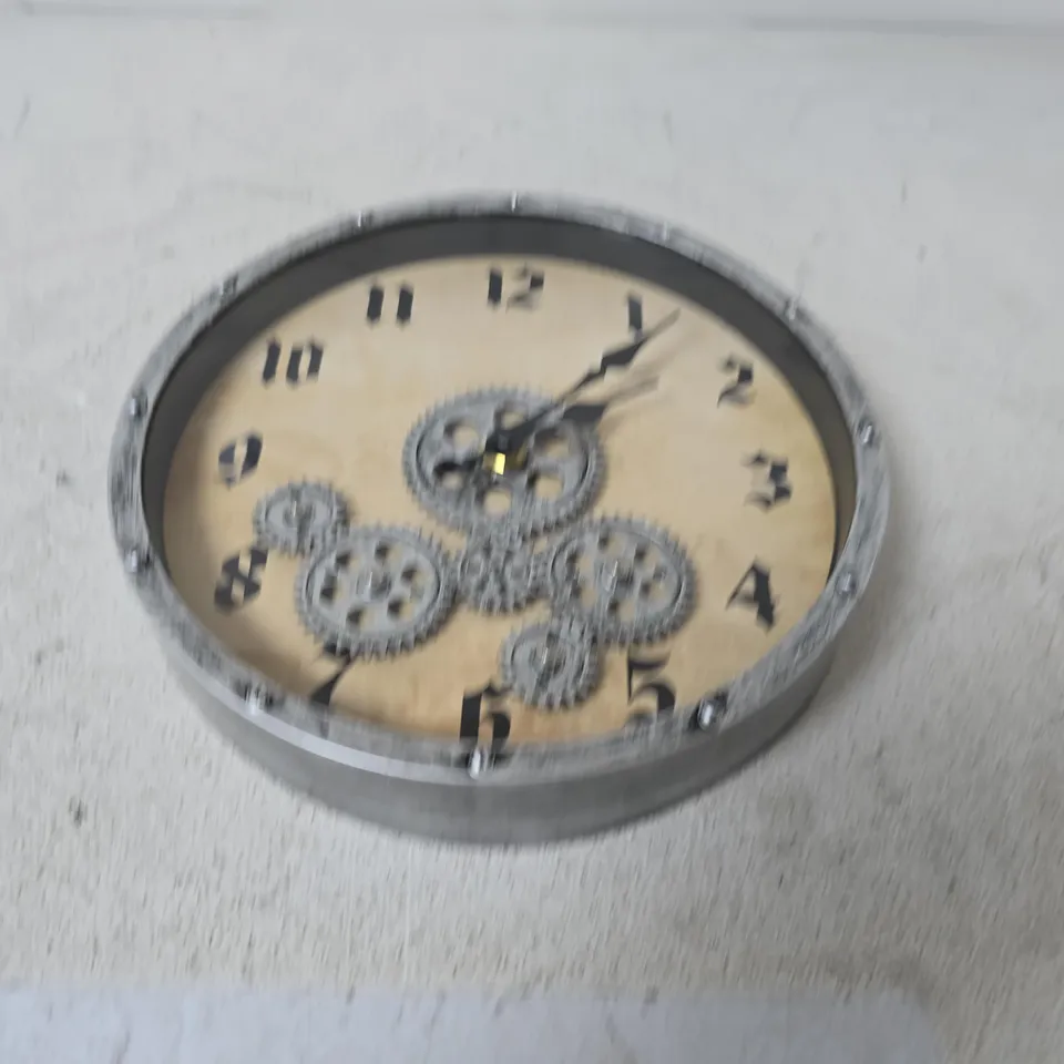 STEAMPUNK-STYLE GEAR WALL CLOCK