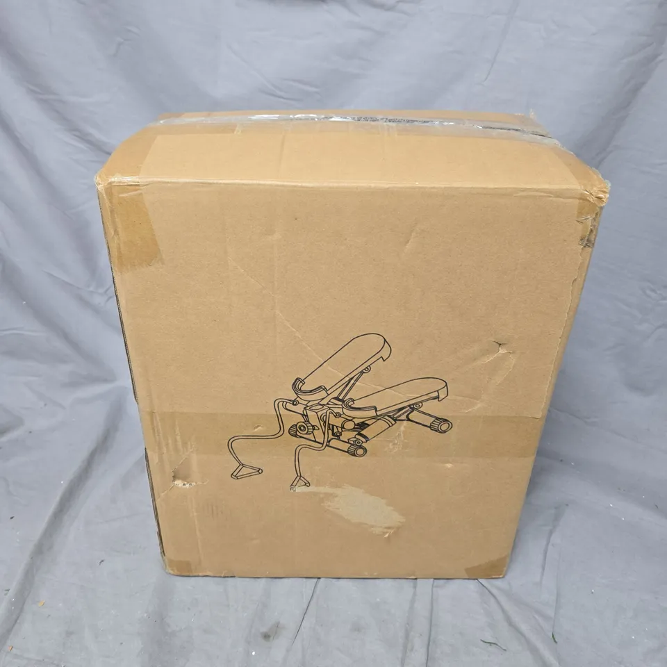 BOXED FITNESS STEPPER IN WHITE