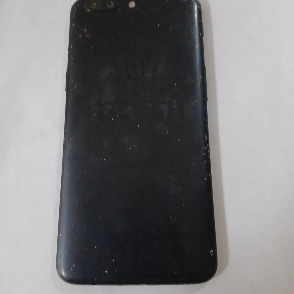 ONE PLUS SMART PHONE – BLACK – DUAL CAMERA, LOCKED SCREEN