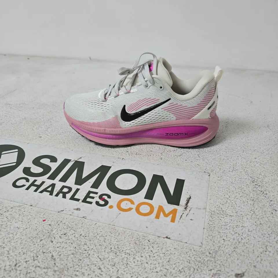 NIKE RUNNING SHOES – WHITE/PINK, ZOOMX MIDSOLE - SIZE UK 5