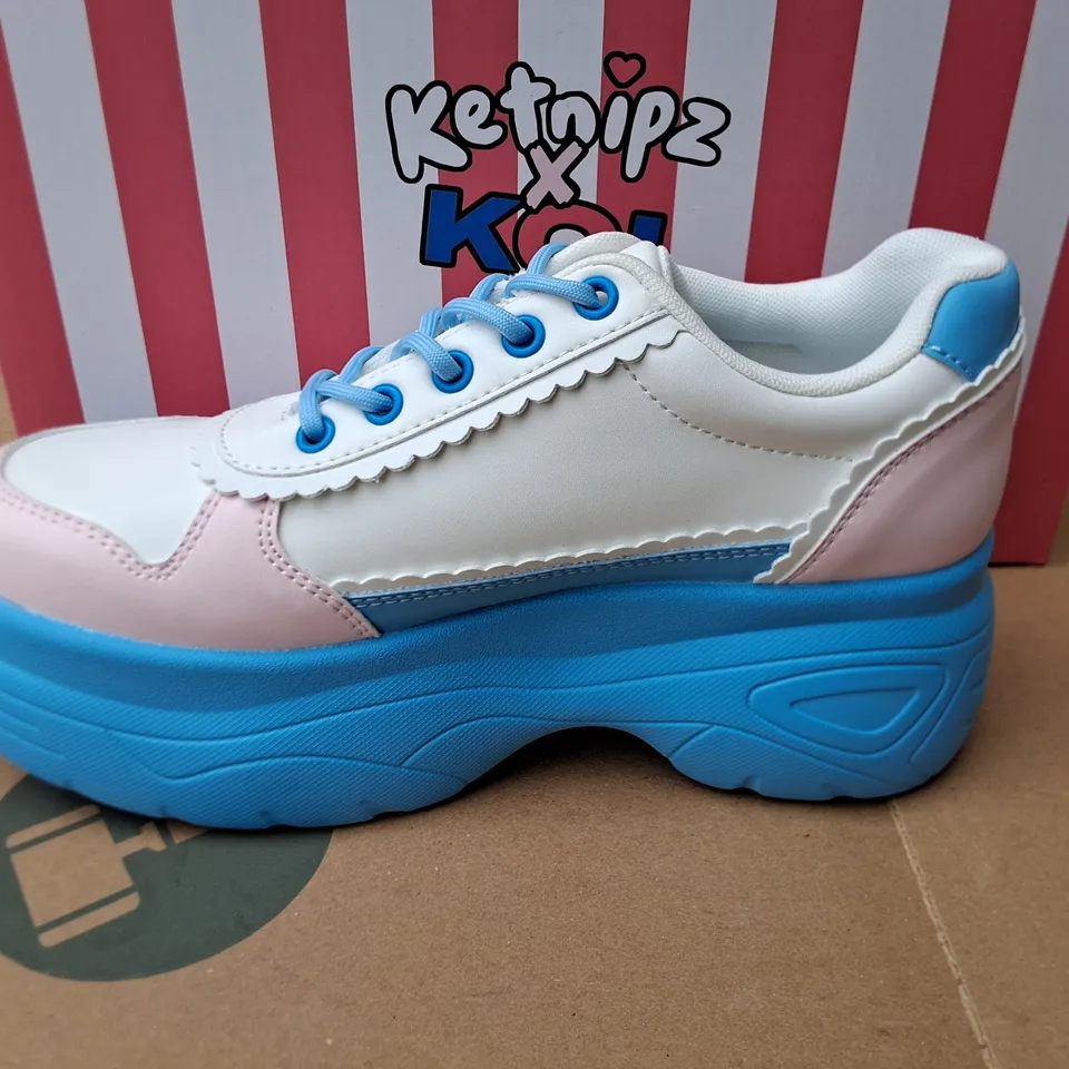 BRAND NEW BOXED KOI KETNIPZ BEAN SAYS HI CHUNKY TRAINERS IN BLUE - UK 8