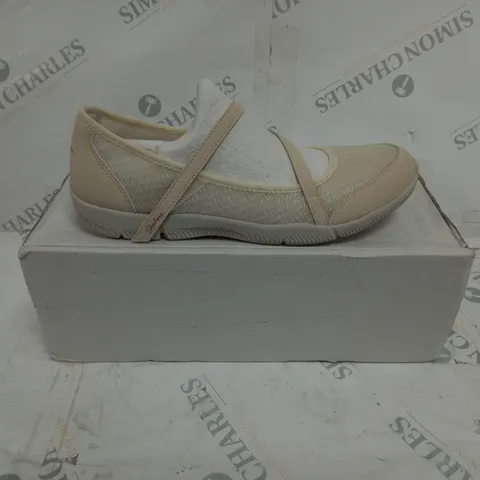 SKETCHERS LUXURY AIR SHOE - NATURAL SIZE 6.5