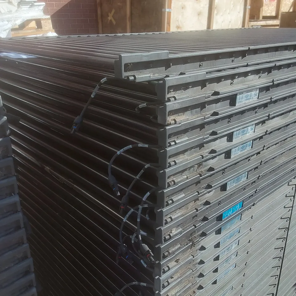 PALLET OF APPROX 30 X SOLYNDRA 200W SOLAR PANELS - MODEL: SL-200-200