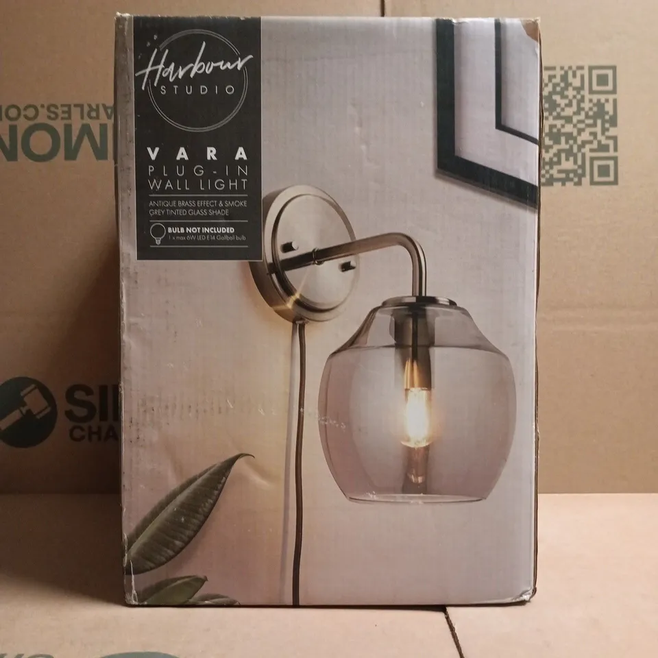BOXED HARBOUR STUDIO VARA PLUG-IN WALL LIGHT