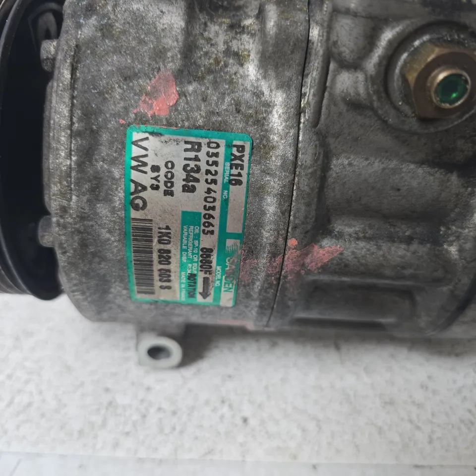 CAR AIR CONDITIONING COMPRESSOR