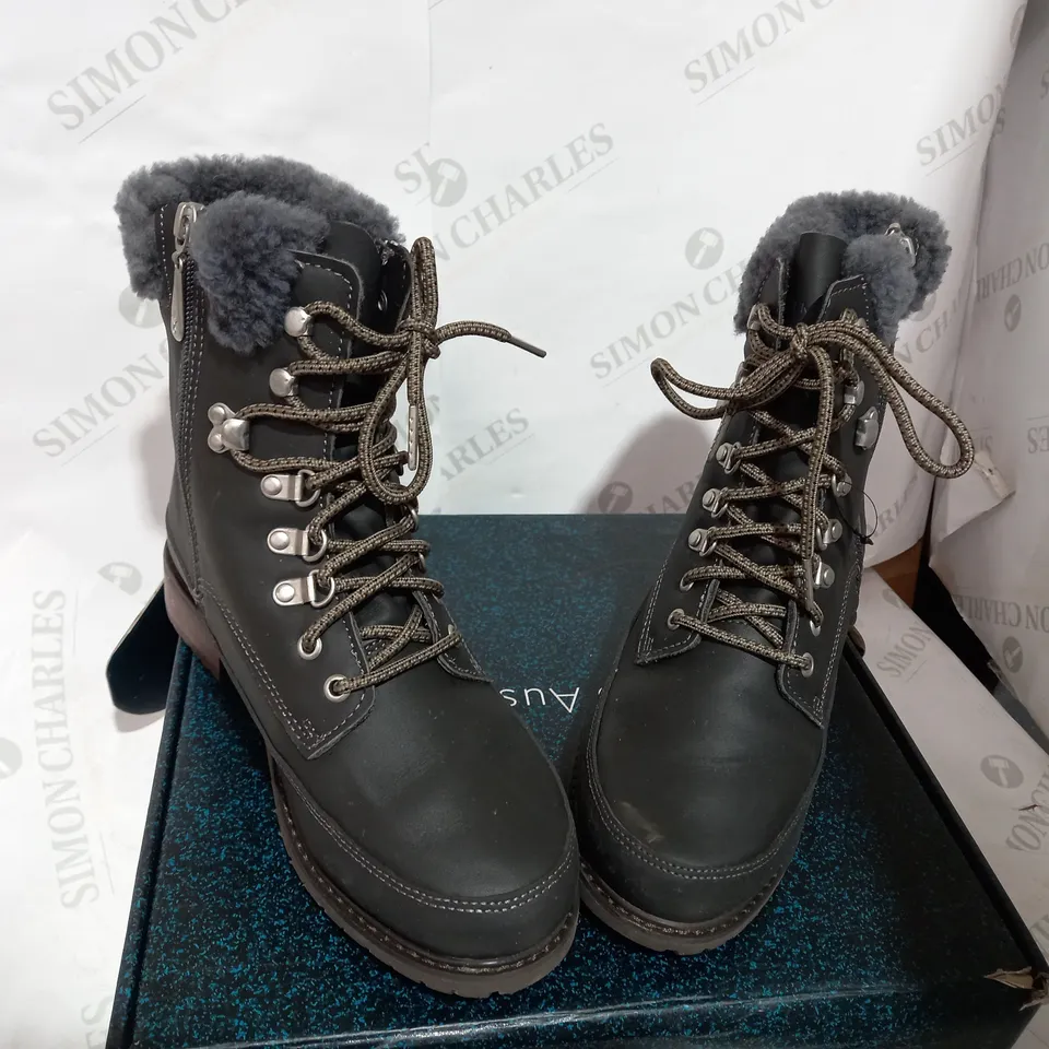 BOXED PAIR OF EMU DARK GREY BOOTS - SIZE 6