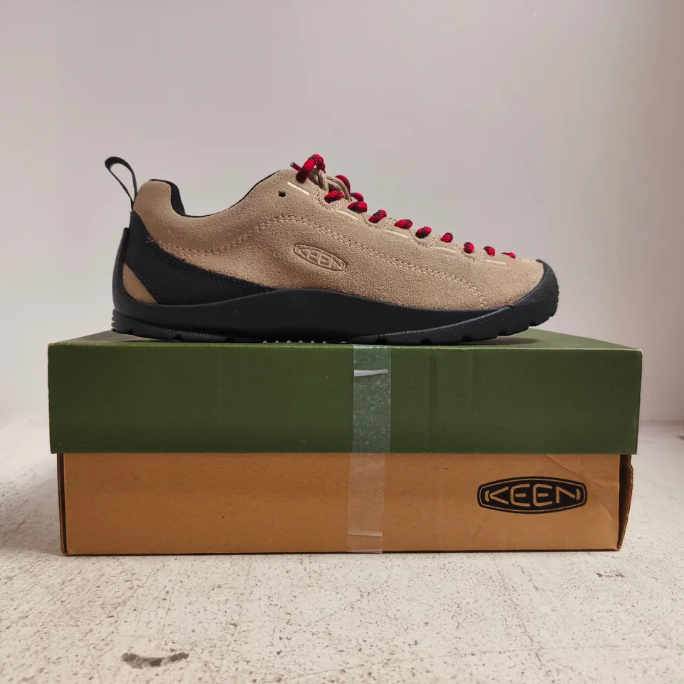 BOXED PAIR OF KEEN JASPER TRAINERS IN SILVER MINK SIZE UK 5