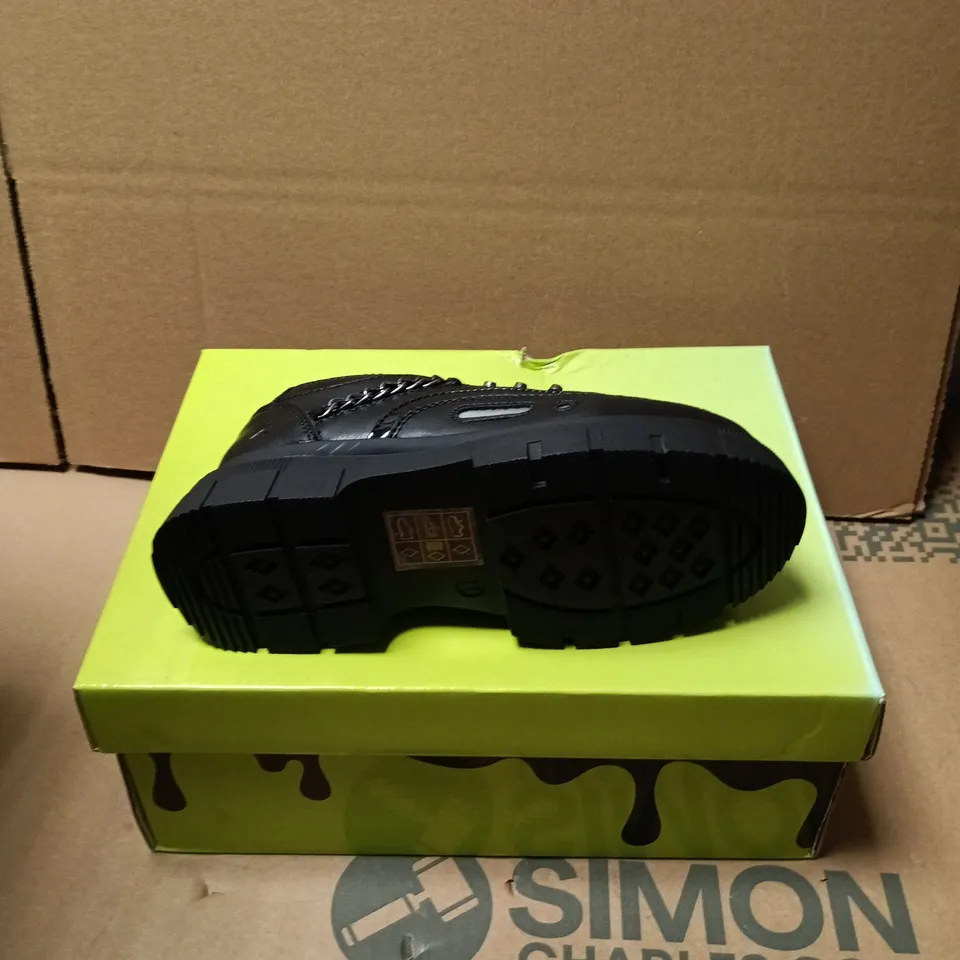 BOXED PAIR OF KOI LIL BANE OF EXILE TRAINERS IN BLACK - UK KIDS SIZE 11