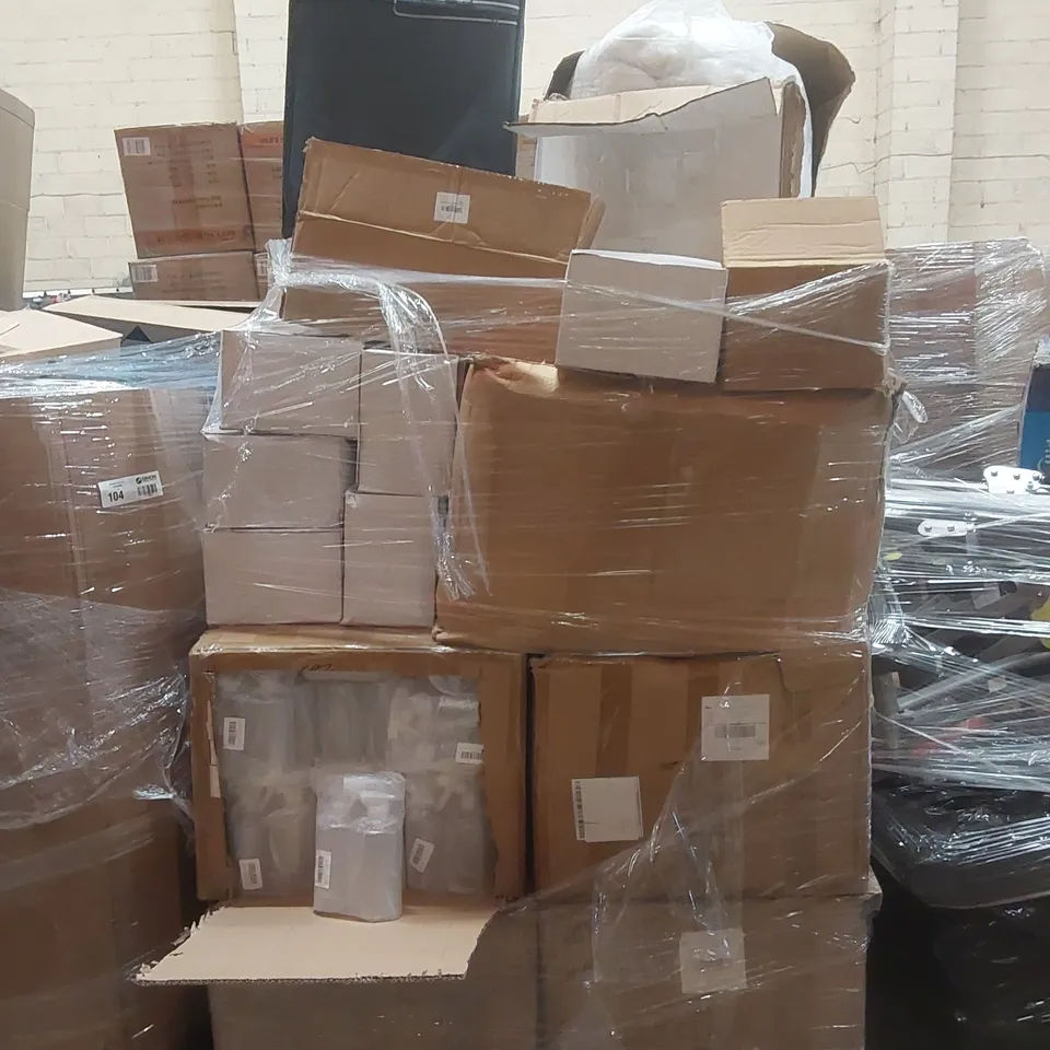 PALLET CONTAINING A VERY LARGE QUANTITY OF ASSORTED ITEMS INCLUDING: SPRAY BOTTLES, SUITCASE ECT