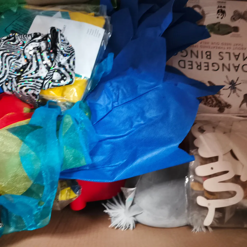 APPROXIMATELY 15 ASSORTED TOYS AND GAMES TO INCLUDE, ETC - COLLECTION ONLY