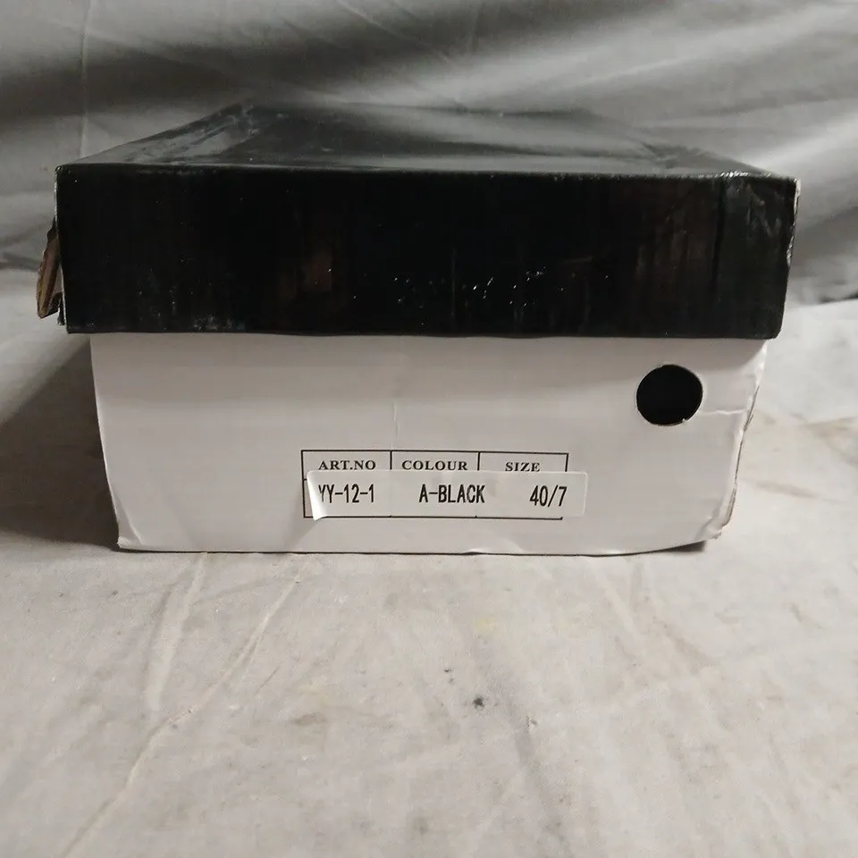 BLACK VELCRO-STRAP SHOES – UK 7 (EU 40)