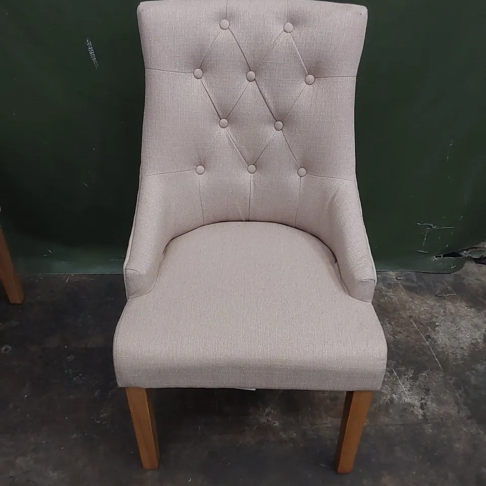 SET OF 4 DUKE OATMEAL FABRIC BUTTON BACK DINING CHAIRS WITH OAK LEGS 
