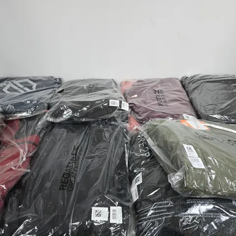 APPROXIMATELY 16 ASSORTED BRAND NEW REGATTA CLOTHING ITEMS IN VARIOUS SIZES, STYLES & COLOURS