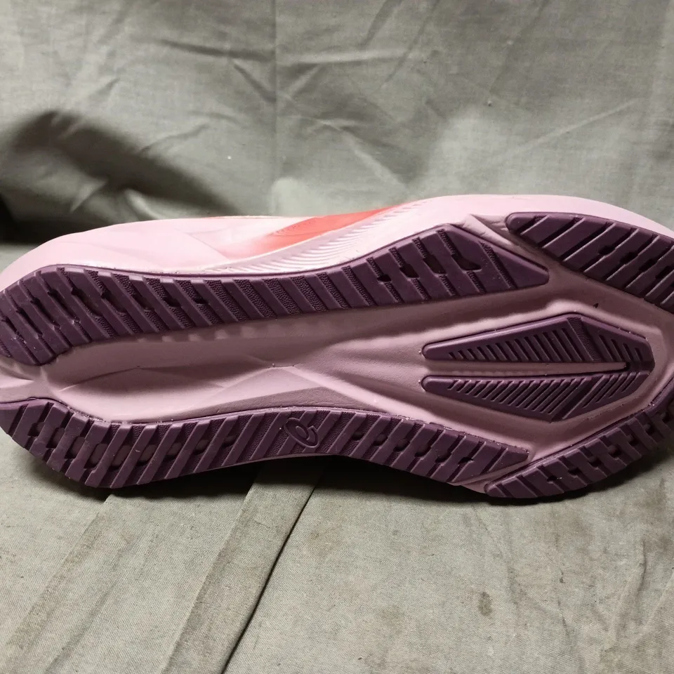 UNBOXED PAIR OF ASICS NOVABLAST TRAINERS IN WHITE/ORANGE MULTI - UK 6.5