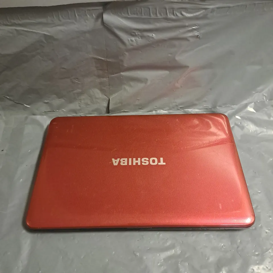 TOSHIBA SATELLITE C855D-16J LAPTOP IN RED