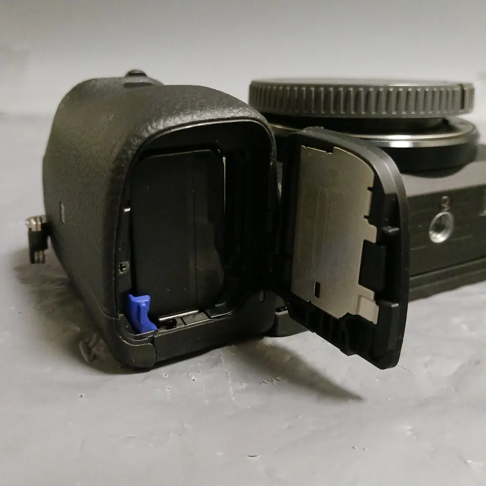 UNBOXED SONY A 6400 DIGITAL CAMERA