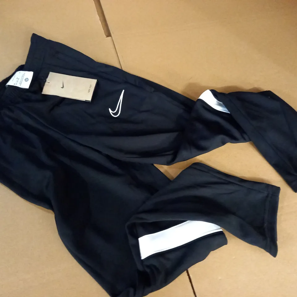 NIKE YOUTH UNISEX BLACK TRACKPANTS - M
