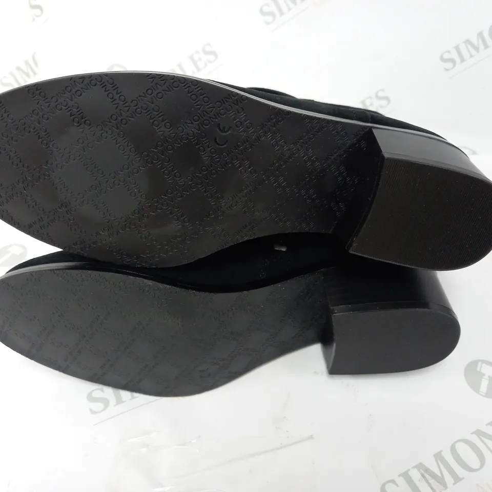 VIONIC BLACK ANKLE BOOTS - 5