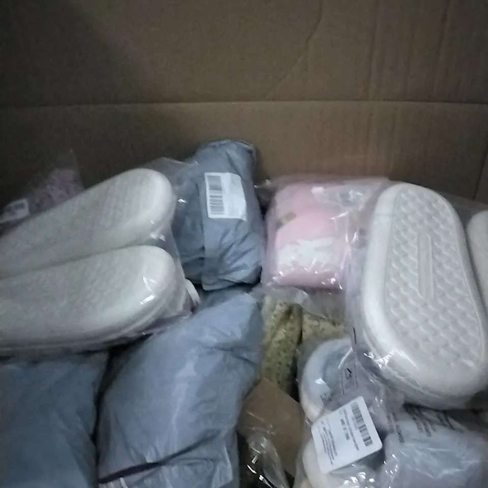 PALLET OF ASSORTED ITEMS INCLUDING SEASONS, SLIPPERS, AND BOOKS ETC,