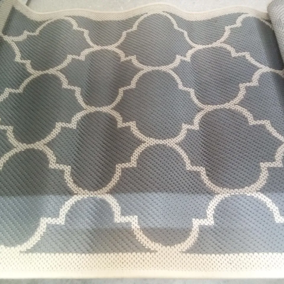 SAFAVIEH COURTYARD BEIGE POLYPROPYLENE 2'X7'