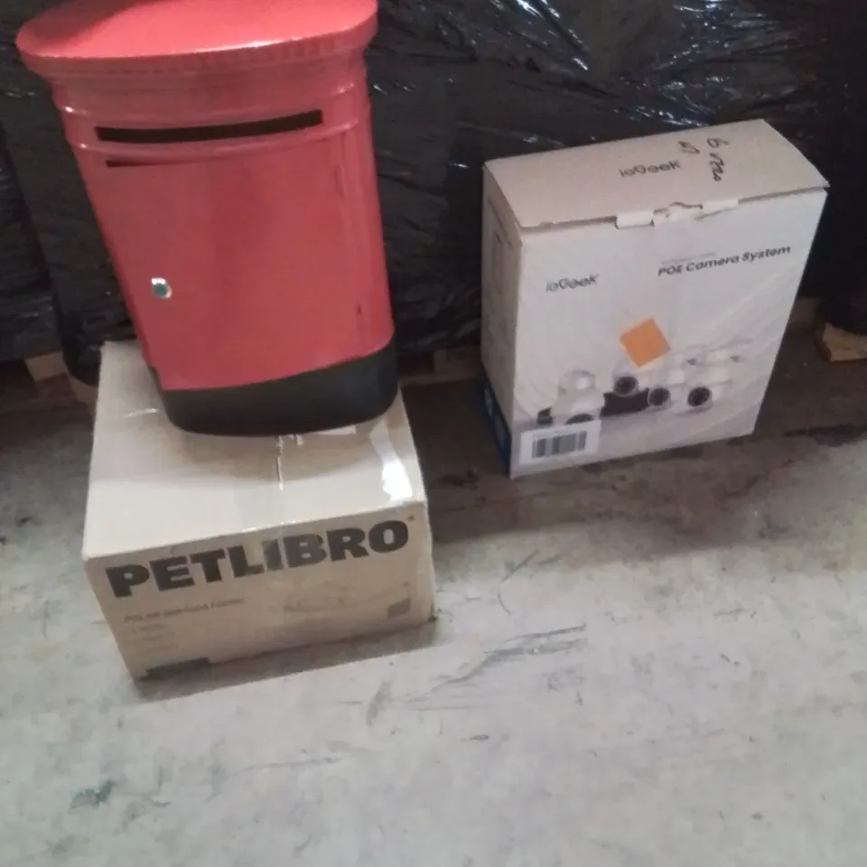 PALLET OF ASSORTED HOUSEHOLD GOODS AND PRODUCTS TO INCLUDE;WET FOOD FEEDER,CAMERA SYSTEM,LETTER POST