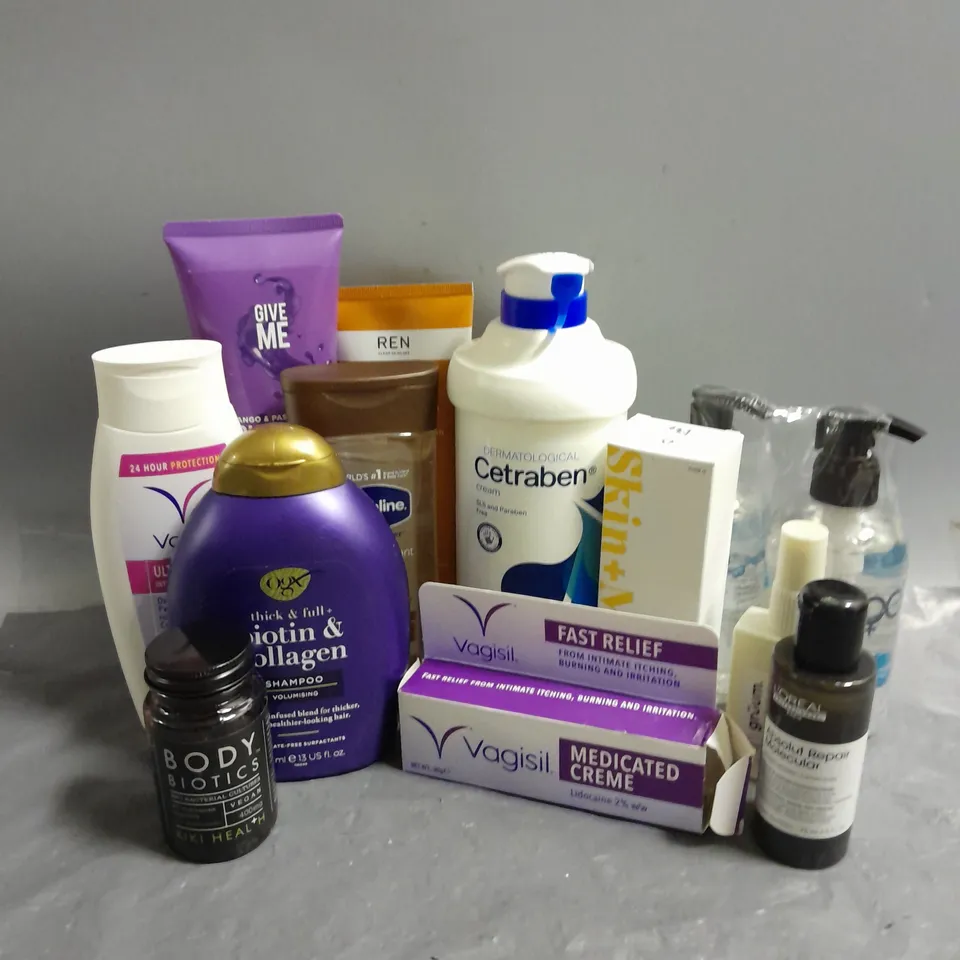APPROXIMATELY 15 ASSORTED COSMETIC PRODUCTS TO INCLUDE - DERMATOLOGICAL CENTRABEN CREAM - OGX BIOTIN & COLLAGEN SHAMPOO - VASELINE COCOA RADIANT BODY OIL - ETC