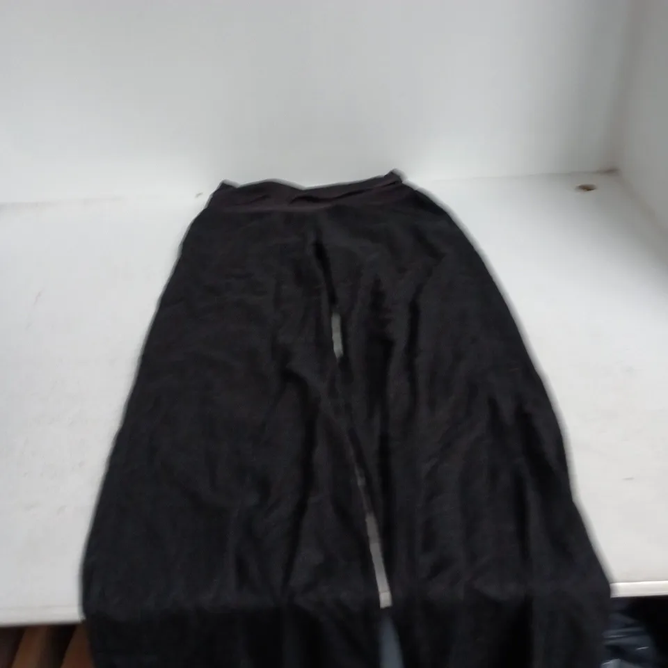 BERSHKA BLACK PANTS – MEDIUM (EU M)