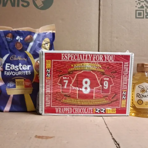 APPROXIMATELY 10 ASSORTED FOOD AND DRINK ITEMS TO INCLUDE HONEY, CHOCOLATE FOOTBALLS, CADBURY EASTER FAVOURITES, ETC