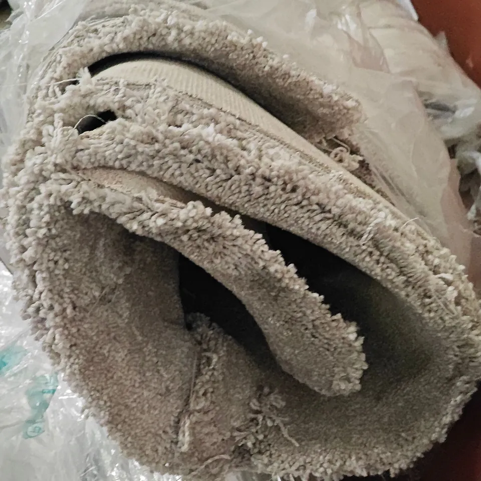 QUALITY BAGGED AND ROLLED ULTIMATE EXPRESSIONS PEARL CARPET - APPROXIMATELY LENGTH 5.25M WIDTH 5M 