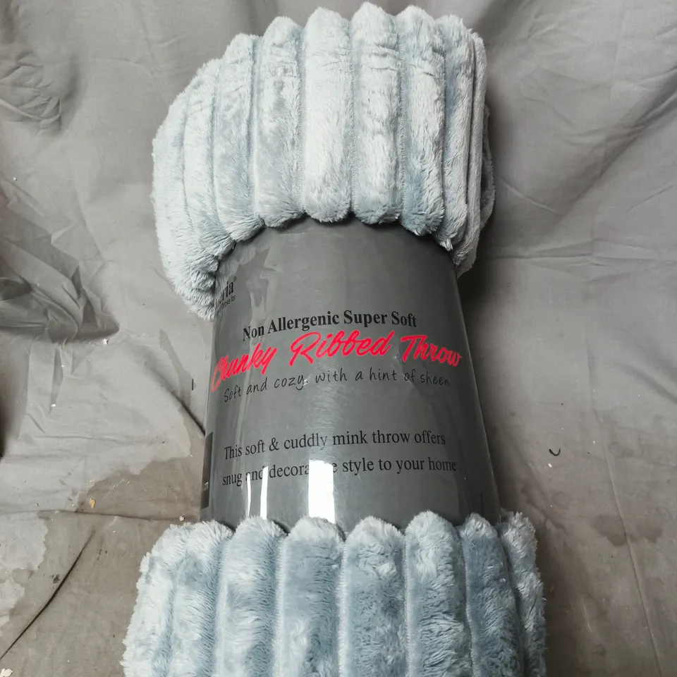 RICCARDO VALERIA CHUNKY RIBBED THROW – 200 X 240 CM