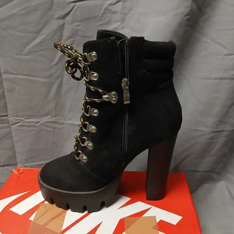 TRUFFLE COLLECTION WOMEN'S BLACK SUEDE ANKLE BOOTS WITH LUG SOLE AND ZIP SIZE 5