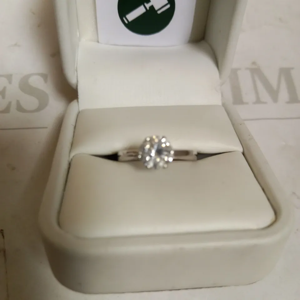 18CT WHITE GOLD SOLITAIRE RING SET WITH A DIAMOND WEIGHING +1.23CT